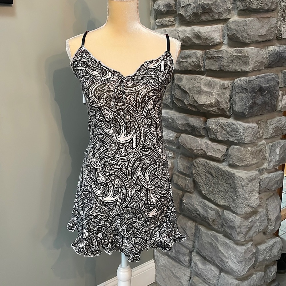 Hue paisley night gown, adjustable straps, women’s S